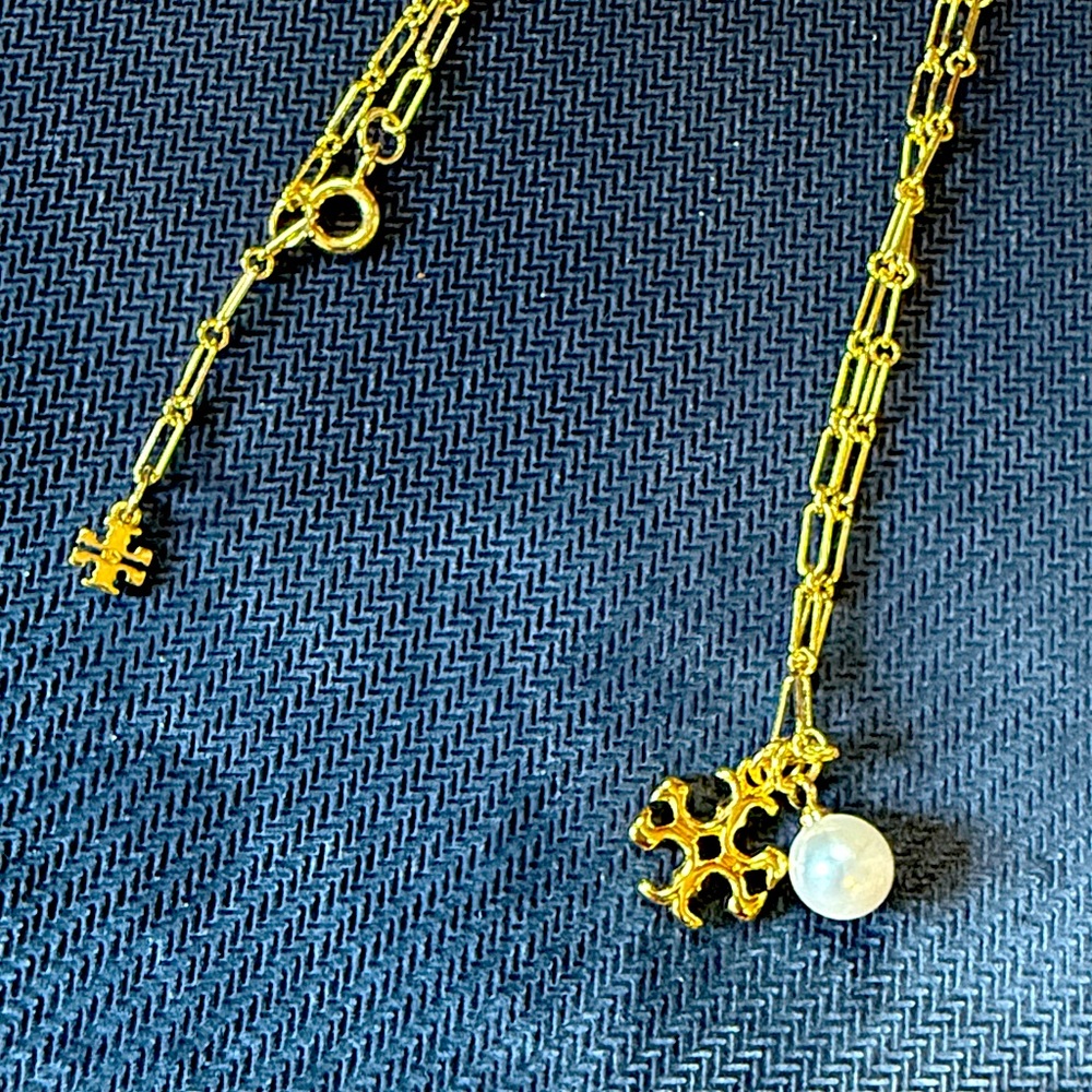 Tory Burch Gold Necklace w Pearl Pendant NWOT 16-18” adjustable chain w box